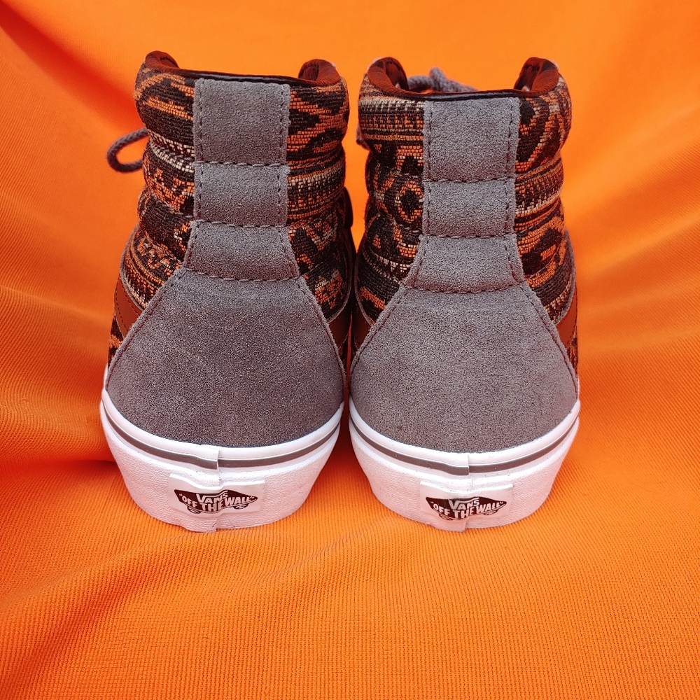 *Be A Legend* Vans Sk8-Hi Boho High Tops Grey Suede Brown Detail 8.5 NWT - Picture 4 of 7